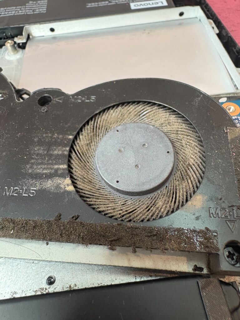 เปลี่ยนจอโน๊ตบุ๊ค Lenovo อะไหล่แท้ตรงรุ่น รอรับได้