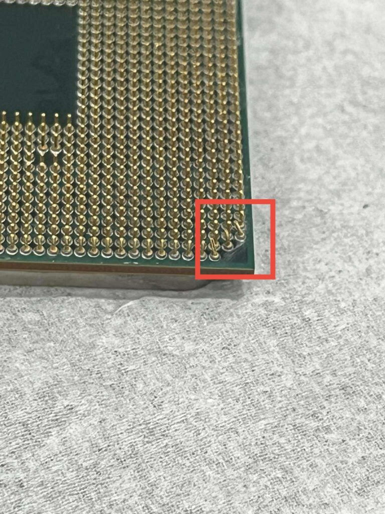 ภาพขา CPU งอเสียหายบนเมนบอร์ด ก่อนการซ่อม ที่ร้าน วีแคนฟิก โน๊ตบุ๊ค ขอนแก่น