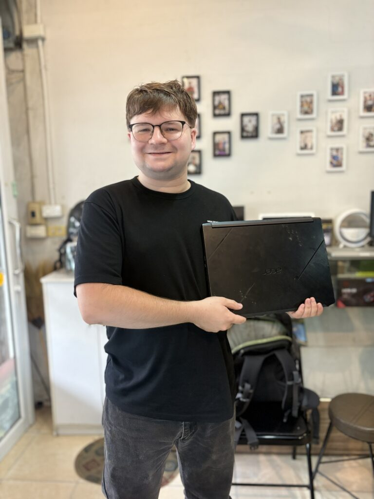 ภาพโน๊ตบุ๊ค Acer Nitro 5 ที่เปลี่ยนจอใหม่เสร็จแล้ว โดย ศูนย์ซ่อมคอมพิวเตอร์ครบวงจร ขอนแก่น เน้นบริการเปลี่ยนจอจอสั่น ภาพเป็นเส้น เสร็จในวันเดียว