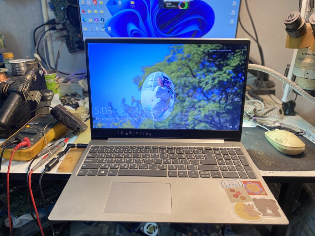 บรรยากาศหน้าร้าน วีแคนฟิก ศูนย์รับซ่อมโน๊ตบุ๊คและคอมพิวเตอร์ในจังหวัดขอนแก่น ให้บริการซ่อมด่วนและแก้ไขรหัสผ่าน สำหรับลูกค้าที่ค้นหาร้านซ่อมคอมใกล้ฉัน