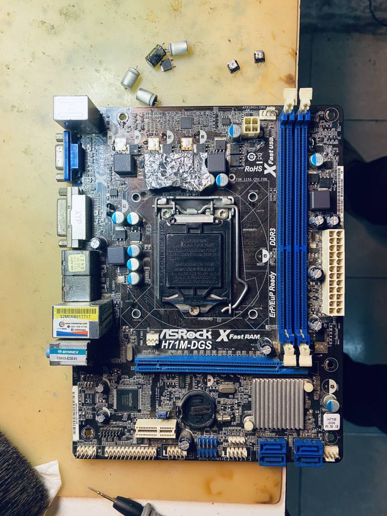 ซ่อมเมนบอร์ดคอมพิวเตอร์ตั้งโต๊ะ เปลี่ยนชิปไอซี จบงานซ่อมโดยร้านวีแคนฟิก