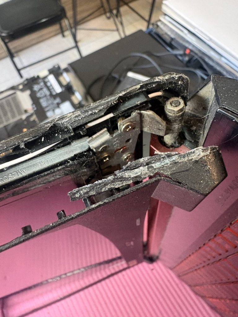 บริการเปลี่ยนจอโน๊ตบุ๊คใหม่ เกรดศูนย์ ภาพคมชัด พร้อมติดตั้งทันทีที่ร้านซ่อมคอม & โน๊ตบุ๊ค ขอนแก่น