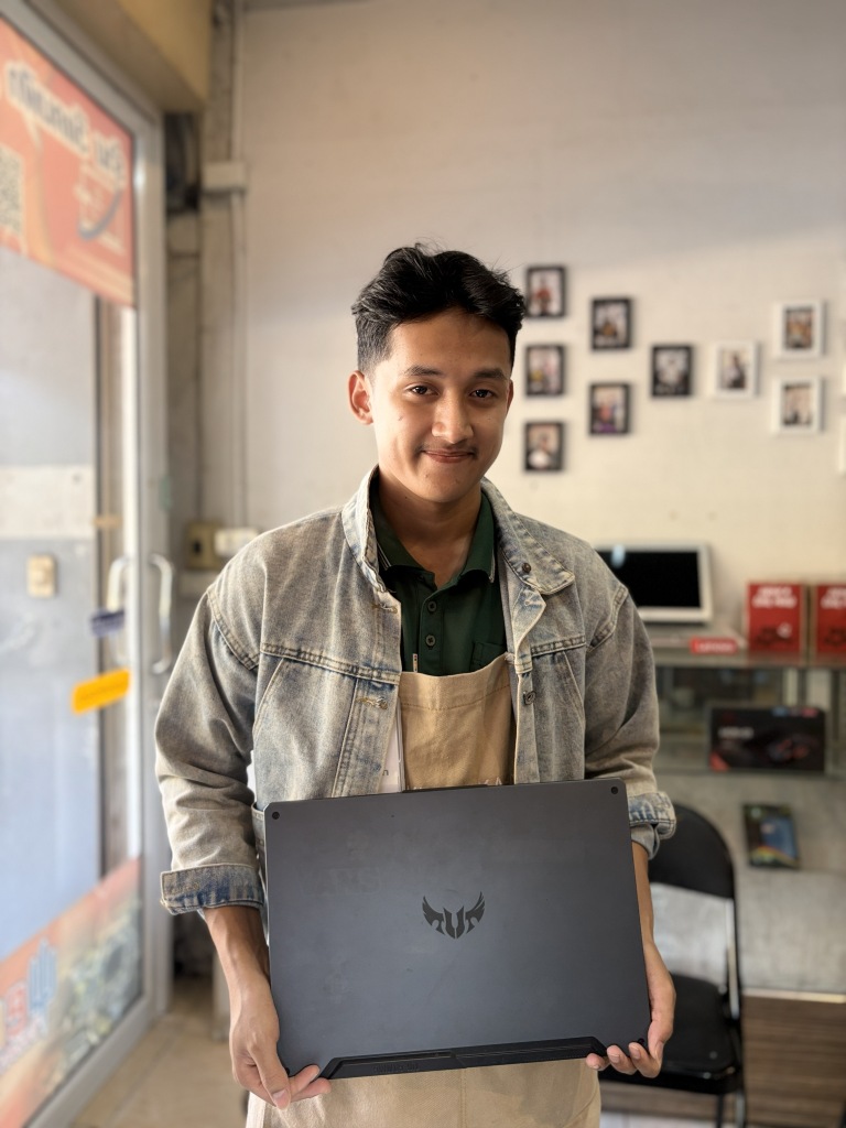 ช่างศูนย์ซ่อมคอมพิวเตอร์ครบวงจร ขอนแก่น ซ่อมโน๊ตบุ๊คบานพับแตก เสริมขายึดจอให้แข็งแรง เปิดใช้งานได้ปกติ