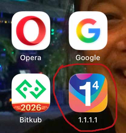 หน้าจอมือถือที่มีแอป 1.1.1.1 สำหรับวิธีเข้าเว็บ 18+ ที่โดนบล็อค แนะนำโดย ศูนย์ซ่อมคอมพิวเตอร์ครบวงจร ขอนแก่น