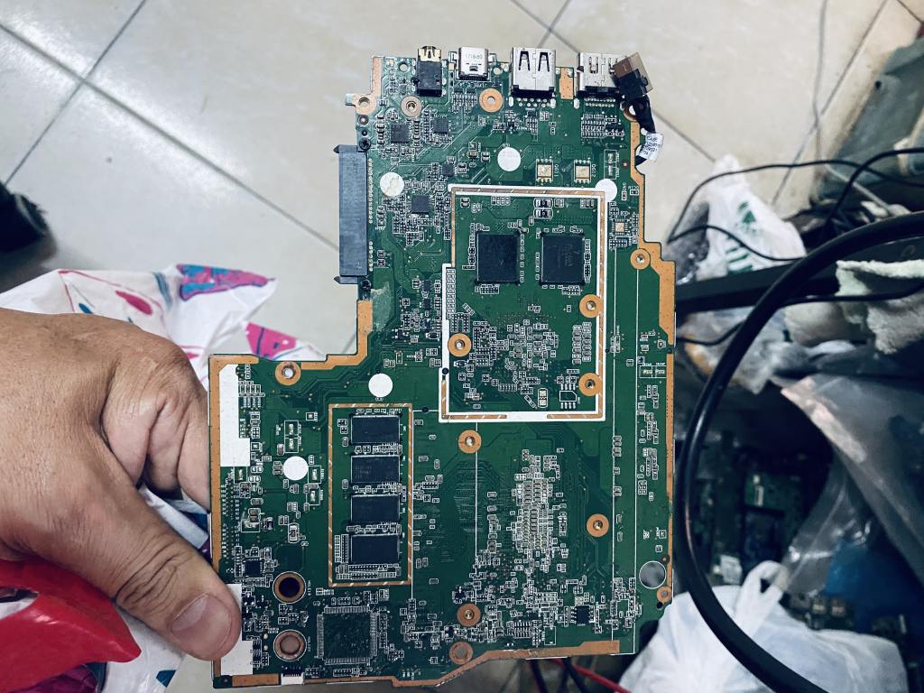โน๊ตบุ๊ค Lenovo 330s ส่งมาจากน้ำพอง เมนบอร์ดช๊อต ซ่อมที่ขอนแก่น)